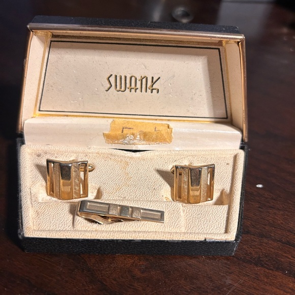 SWANK Gold-Toned Cufflinks and Tie Clip Set - Picture 1 of 1